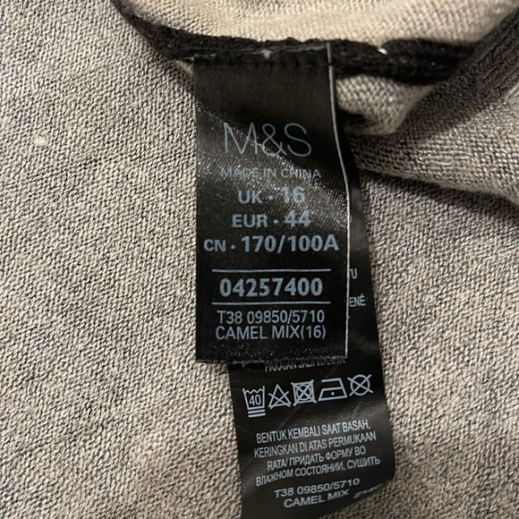 Marks and Spencer 100% acrylic tye dye shrug - Picture 3 of 3